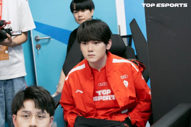 1688772805944070881.jpg jkl.jpg